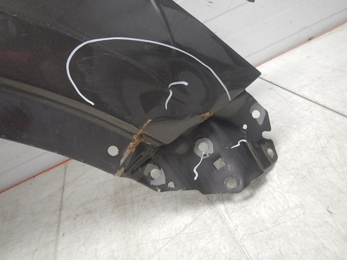 Крыло переднее правое