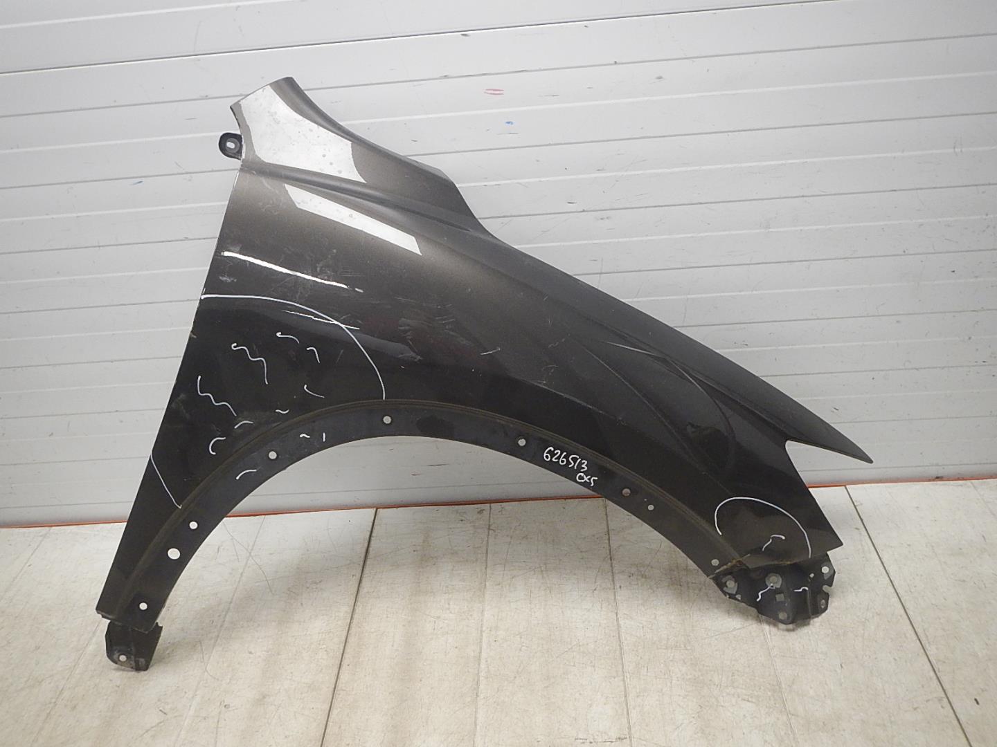 Крыло переднее правое