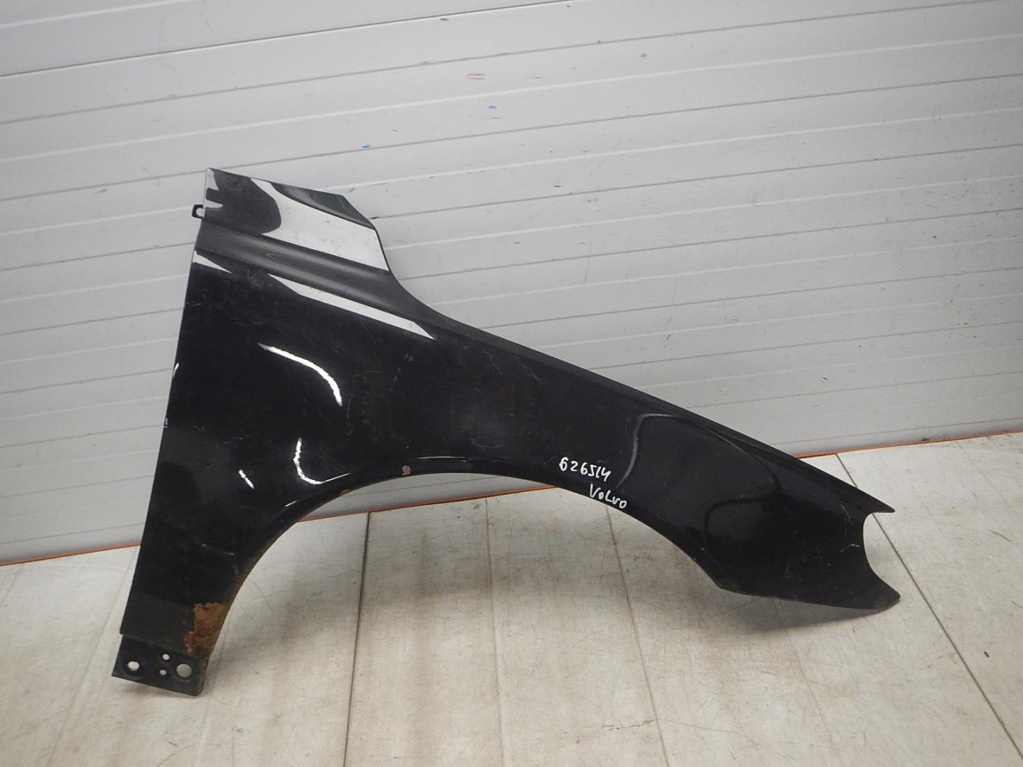 Крыло переднее правое