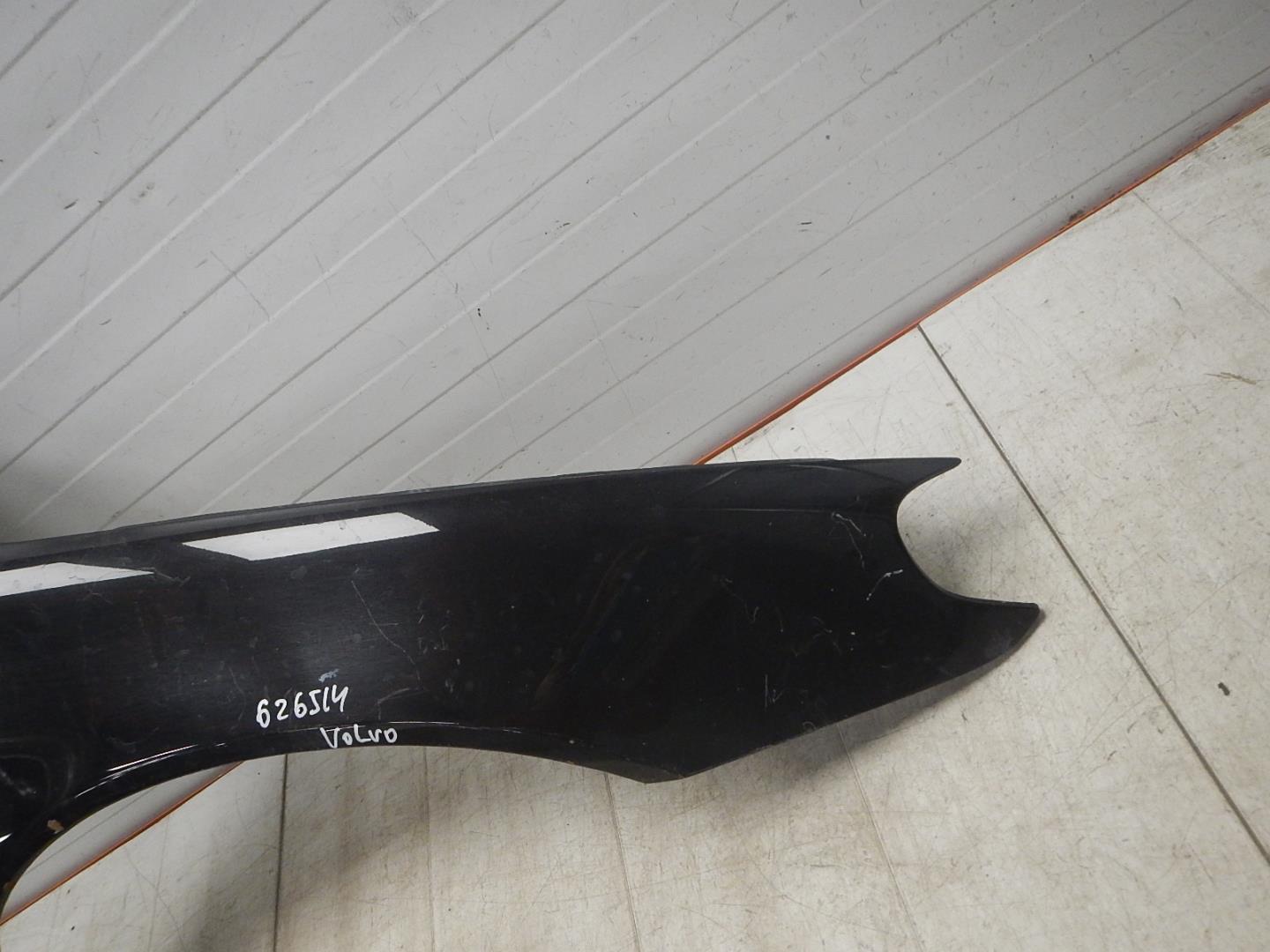 Крыло переднее правое