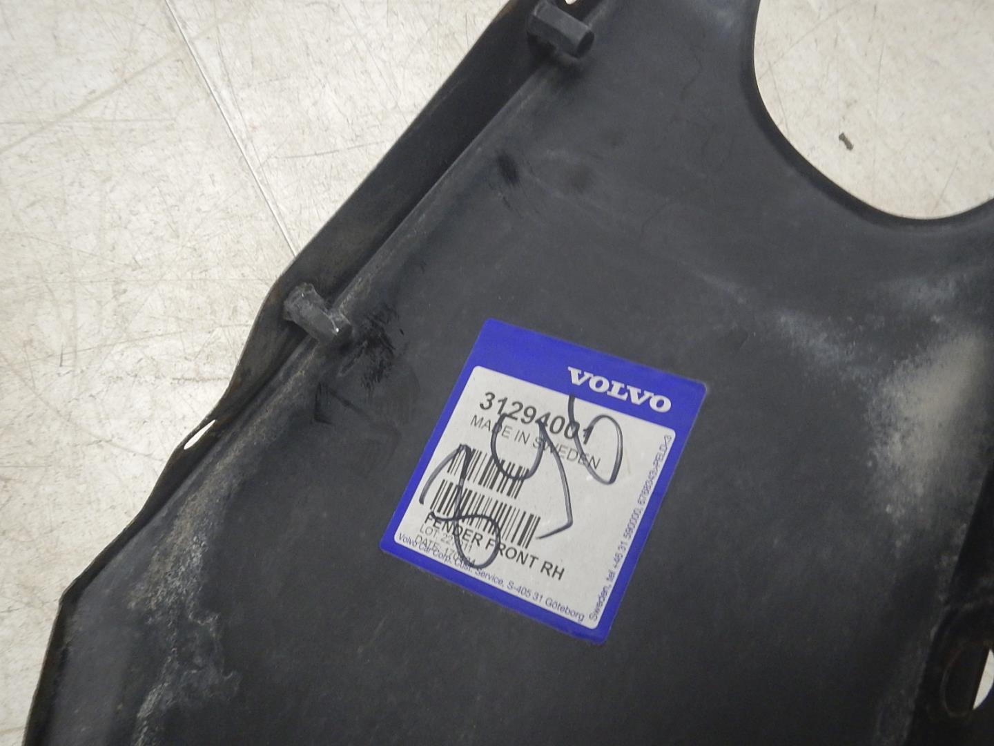 Крыло переднее правое