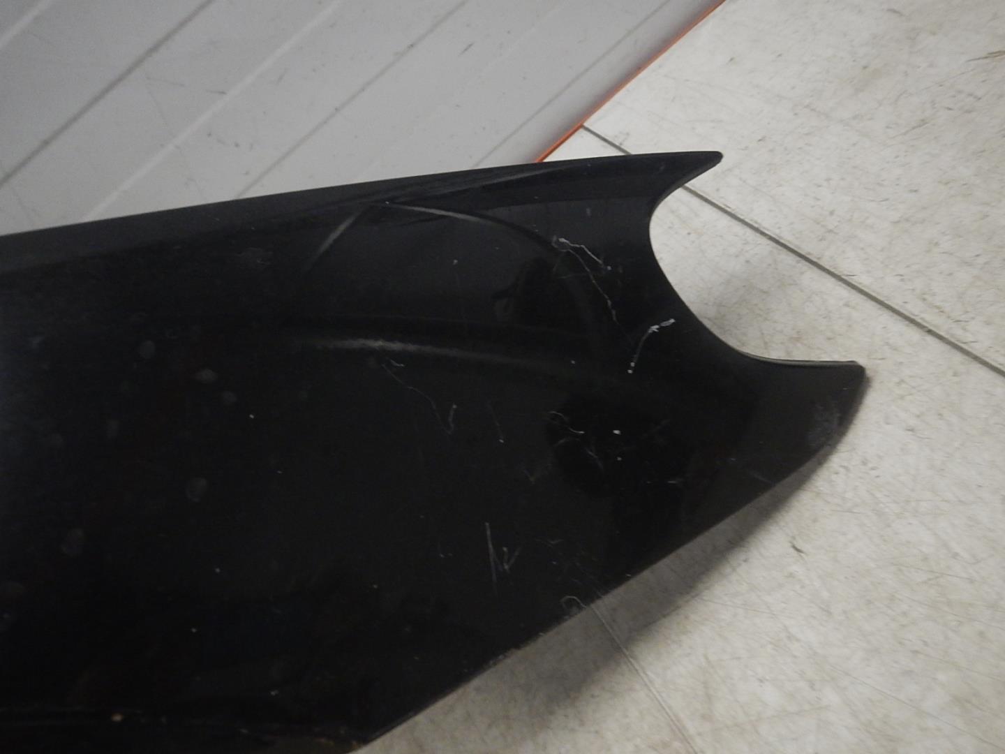 Крыло переднее правое