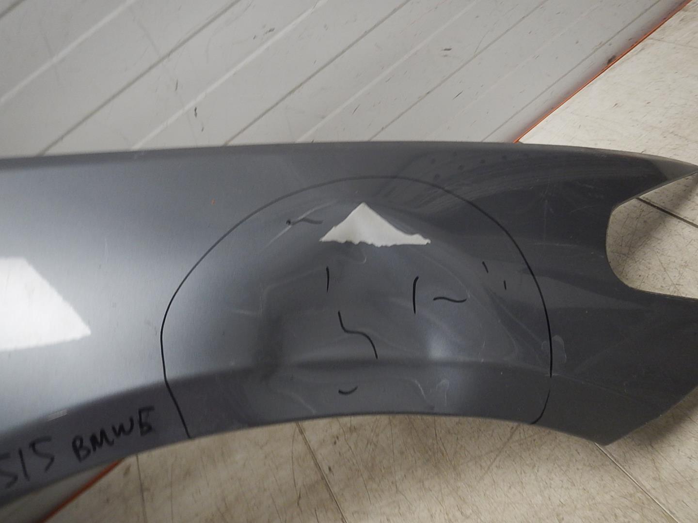 Крыло переднее правое