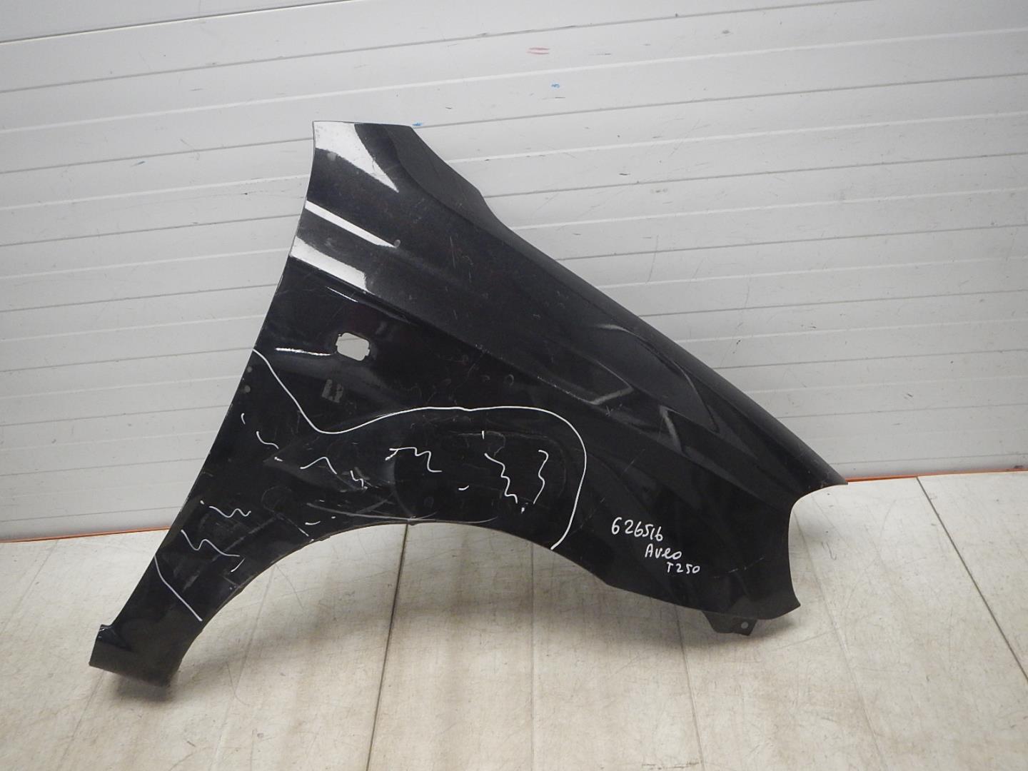 Крыло переднее правое