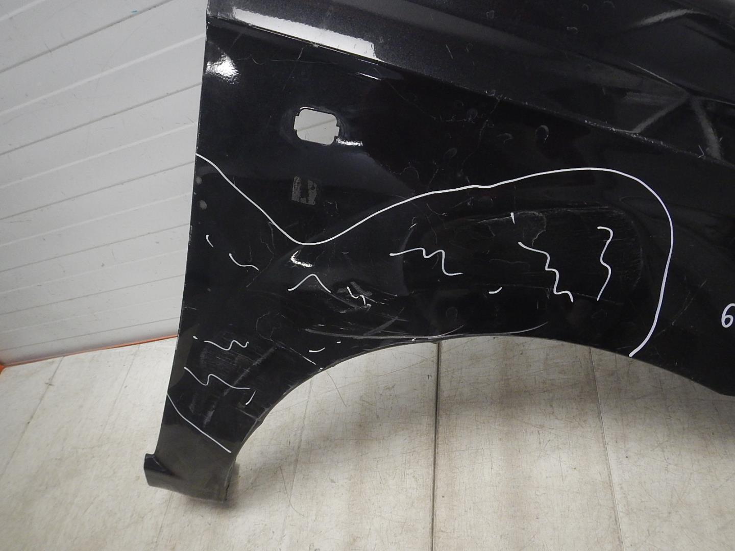 Крыло переднее правое