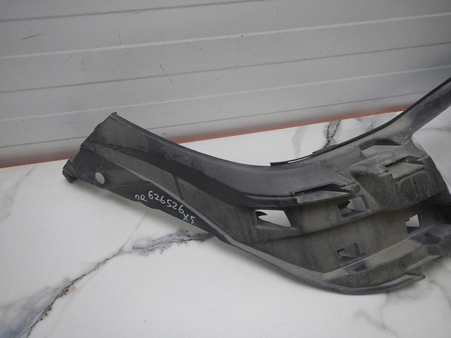 Кронштейн переднего бампера правый