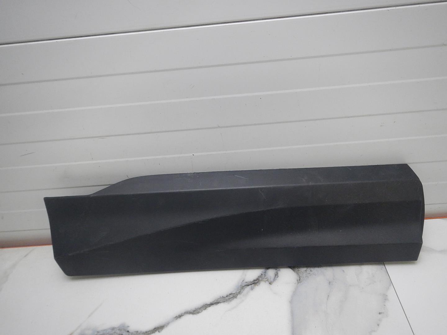 Молдинг задней правой двери