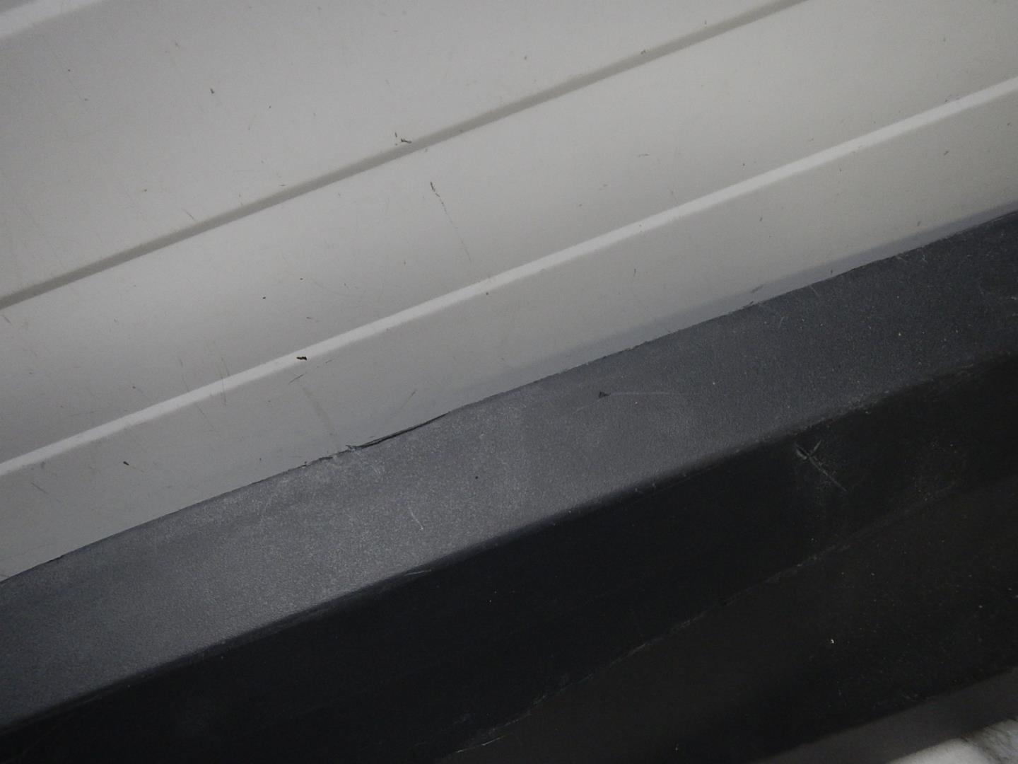 Молдинг задней правой двери