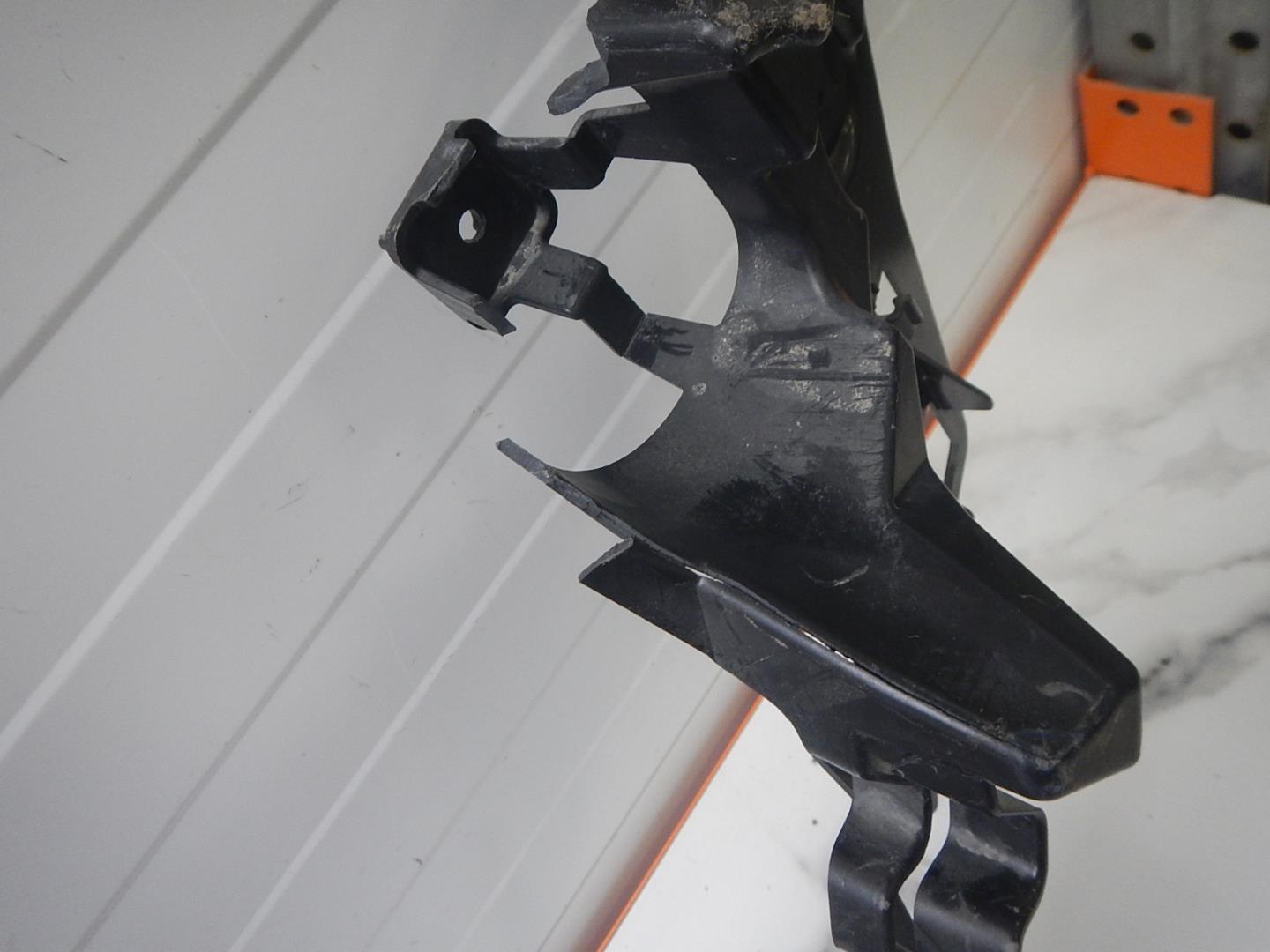 Кронштейн заднего бампера