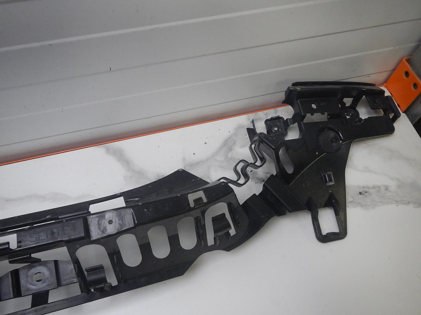 Кронштейн заднего бампера