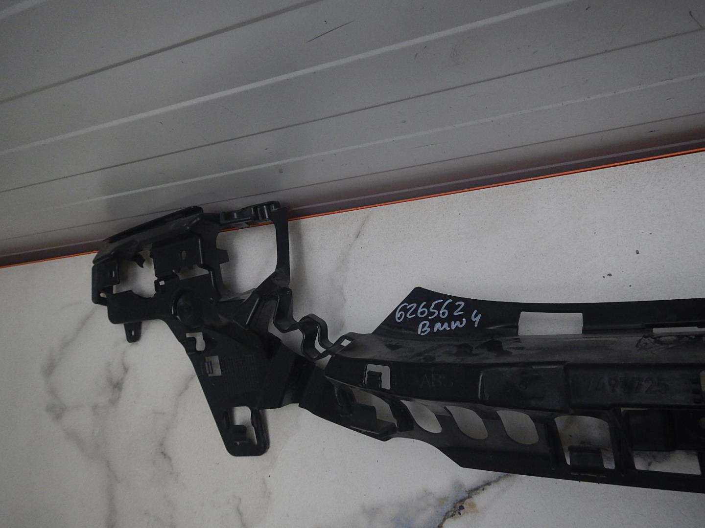 Кронштейн заднего бампера