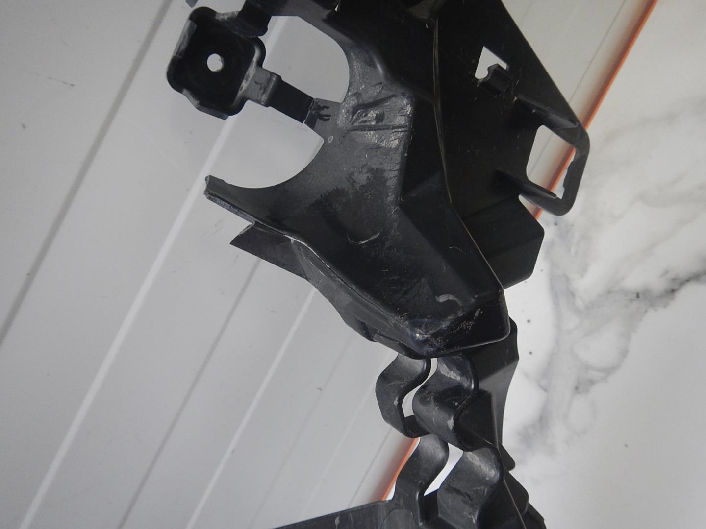 Кронштейн заднего бампера