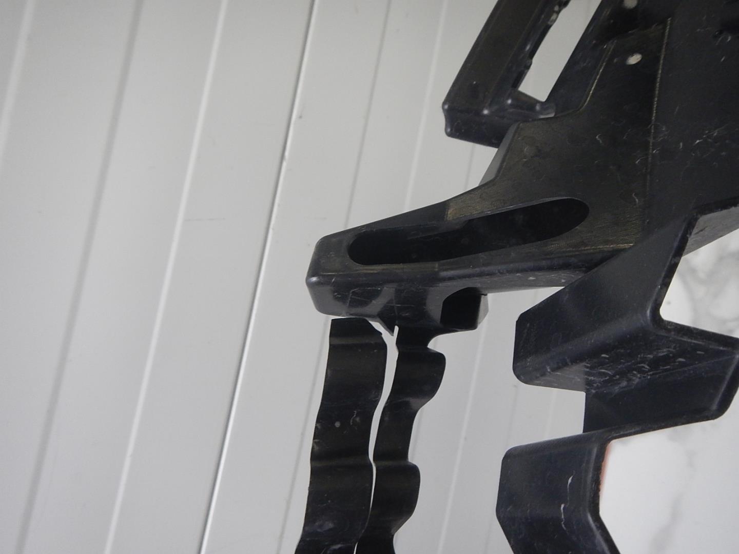 Кронштейн заднего бампера