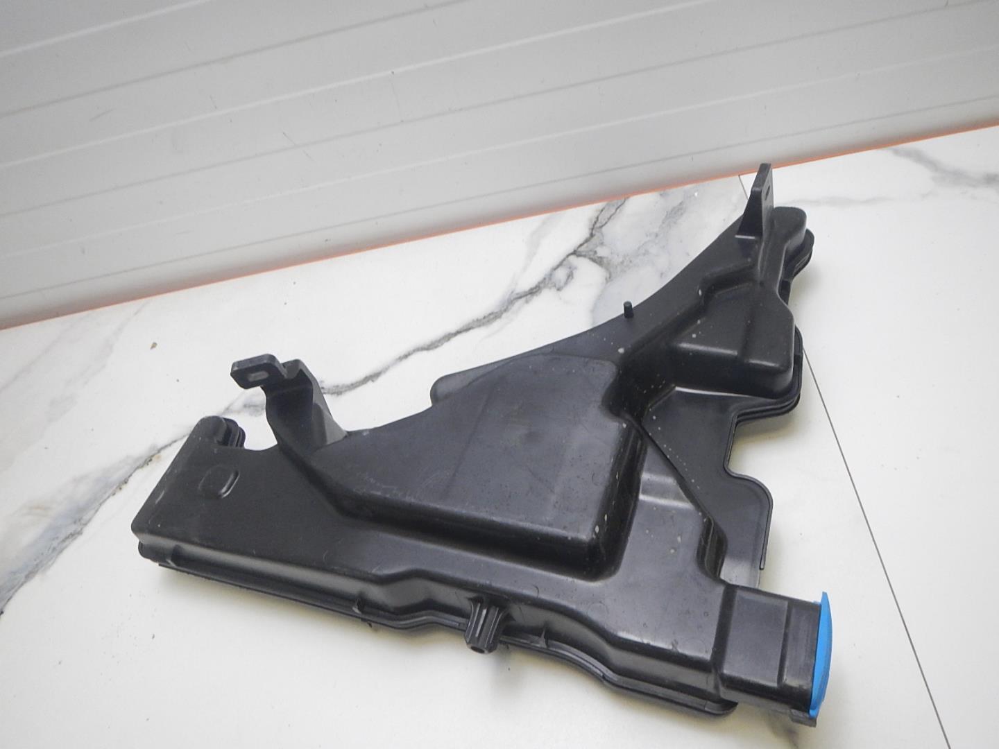 Бачок омывателя лобового стекла