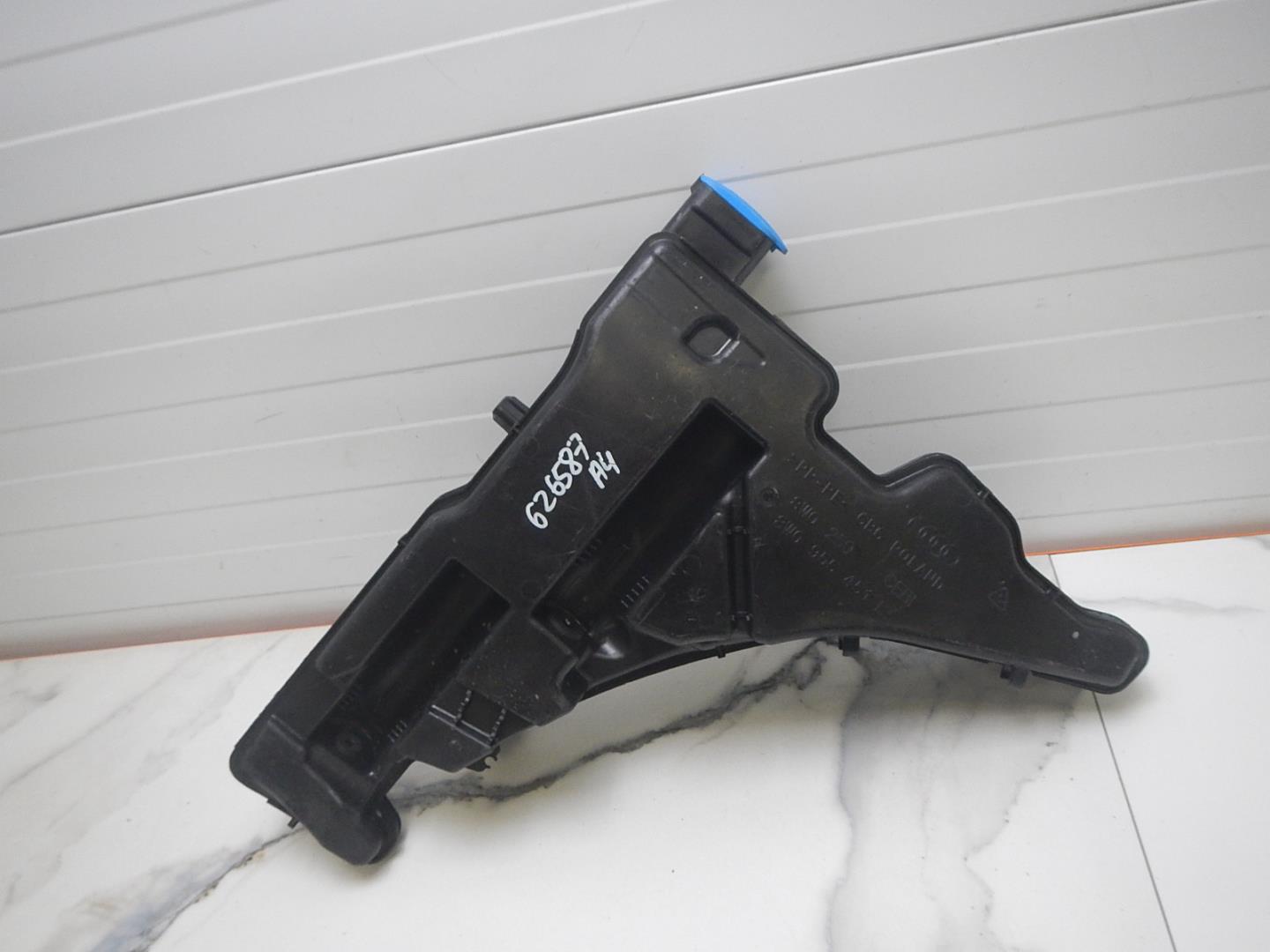 Бачок омывателя лобового стекла