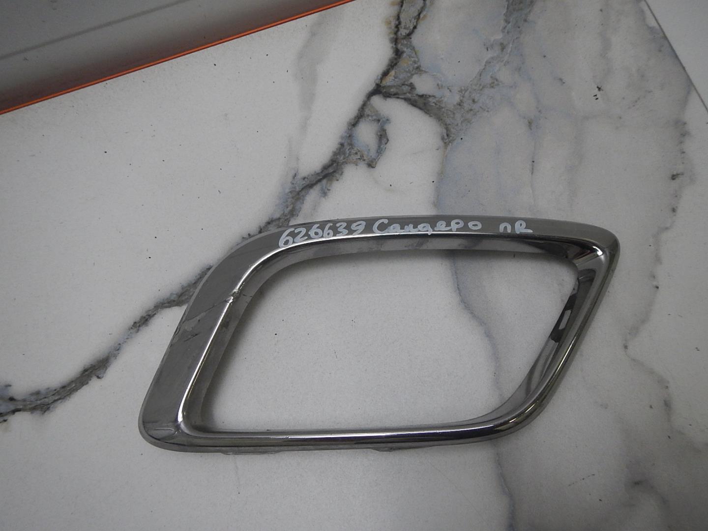 Рамка противотуманной фары правой