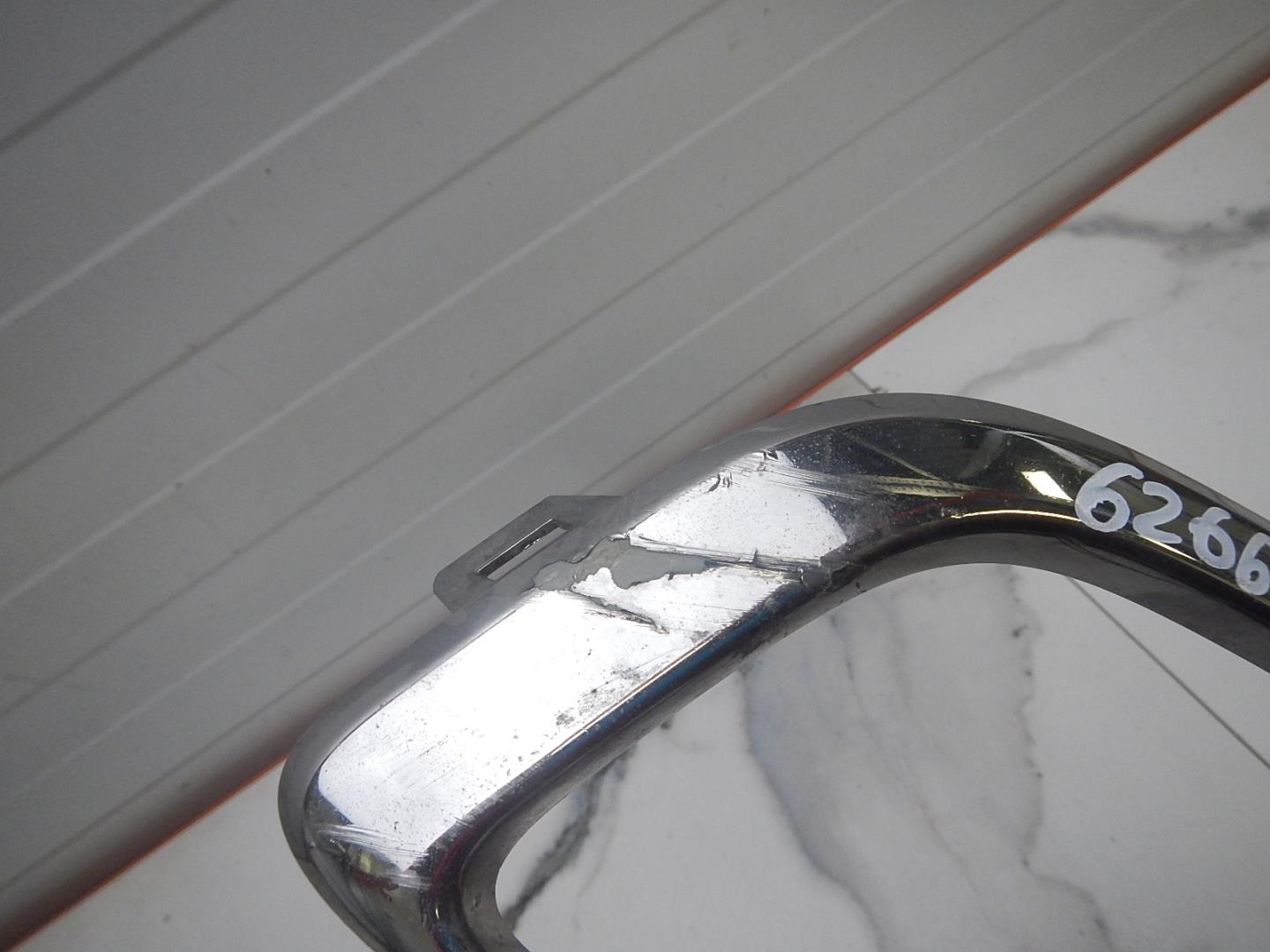 Рамка противотуманной фары правой