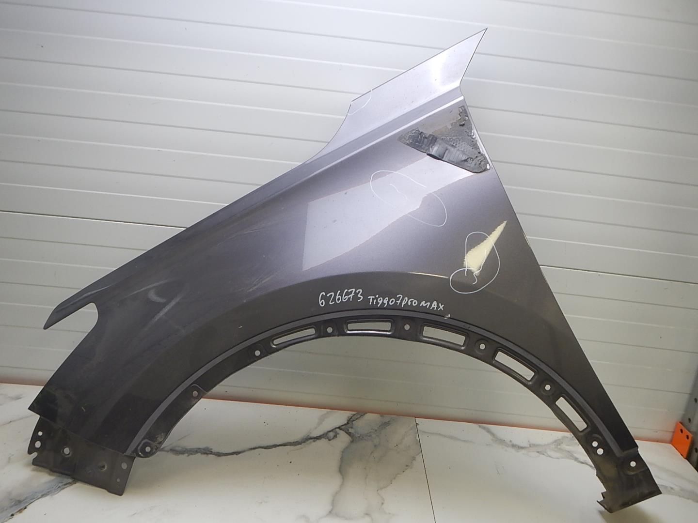 Крыло переднее левое