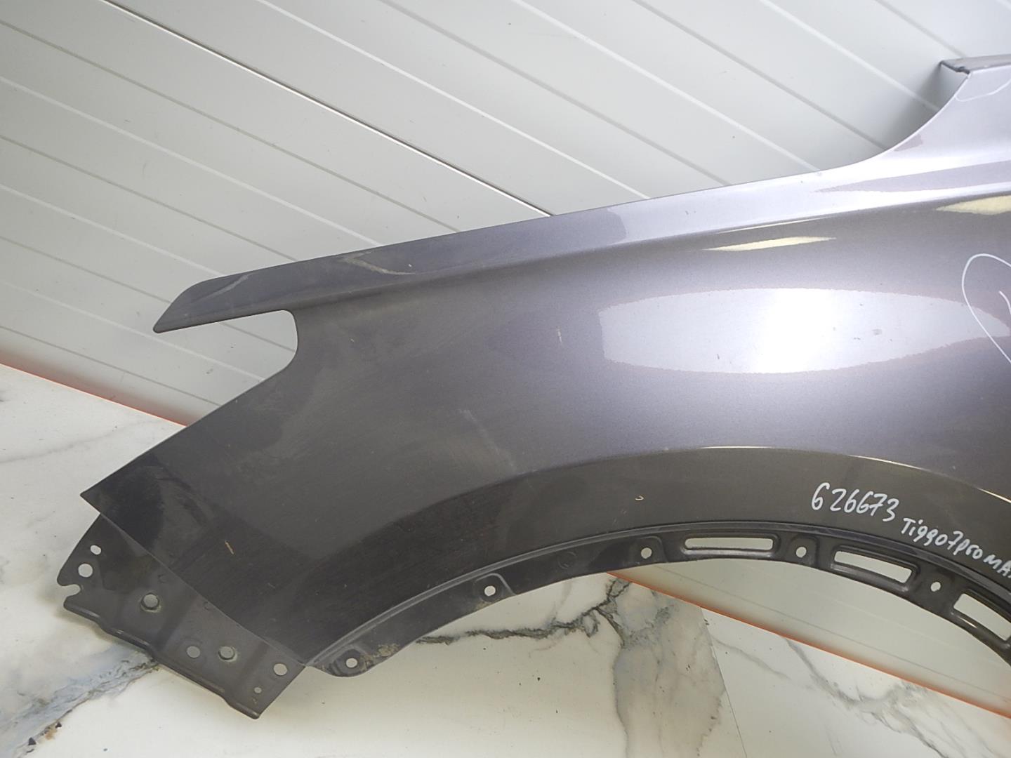 Крыло переднее левое