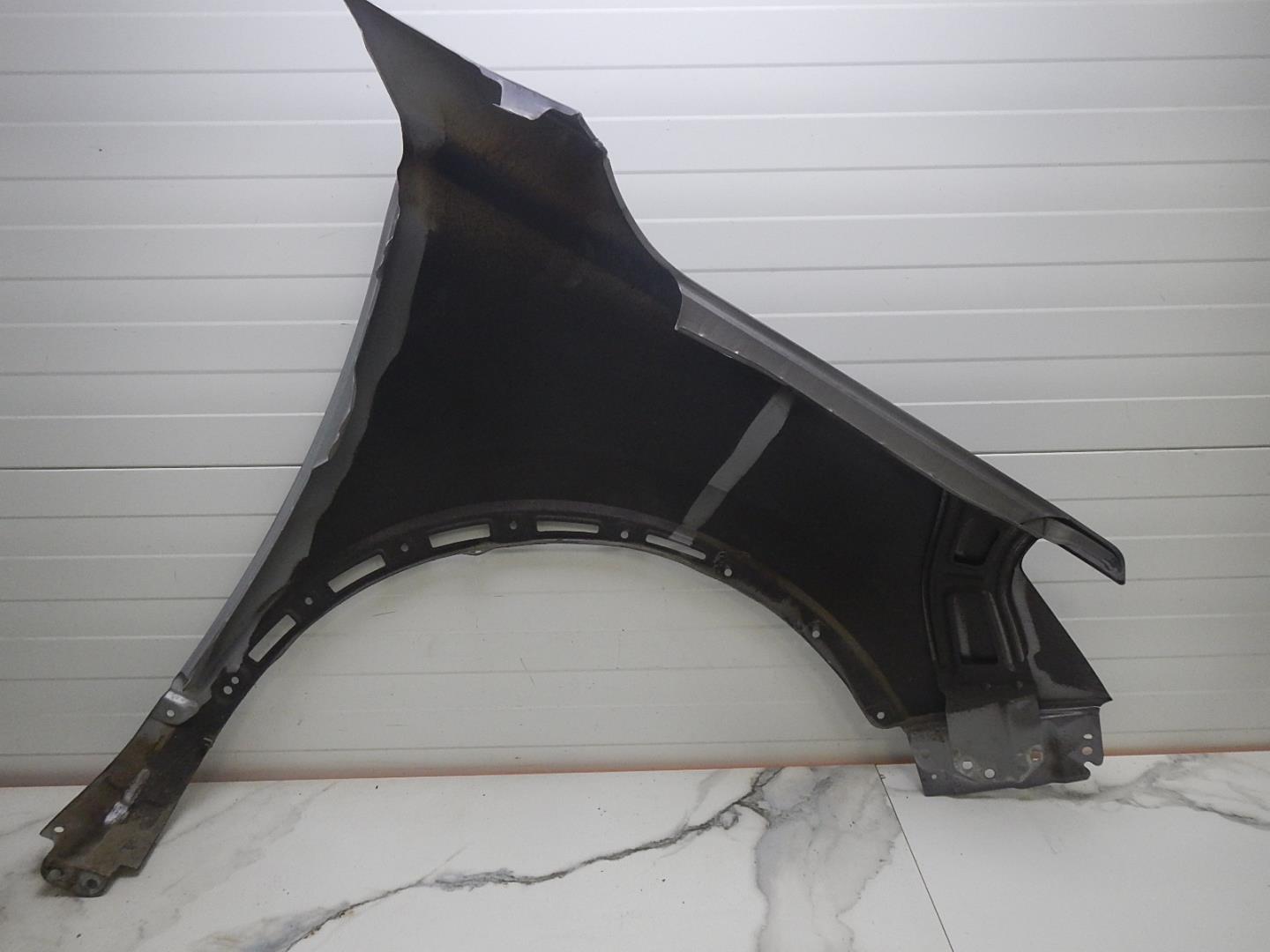 Крыло переднее левое