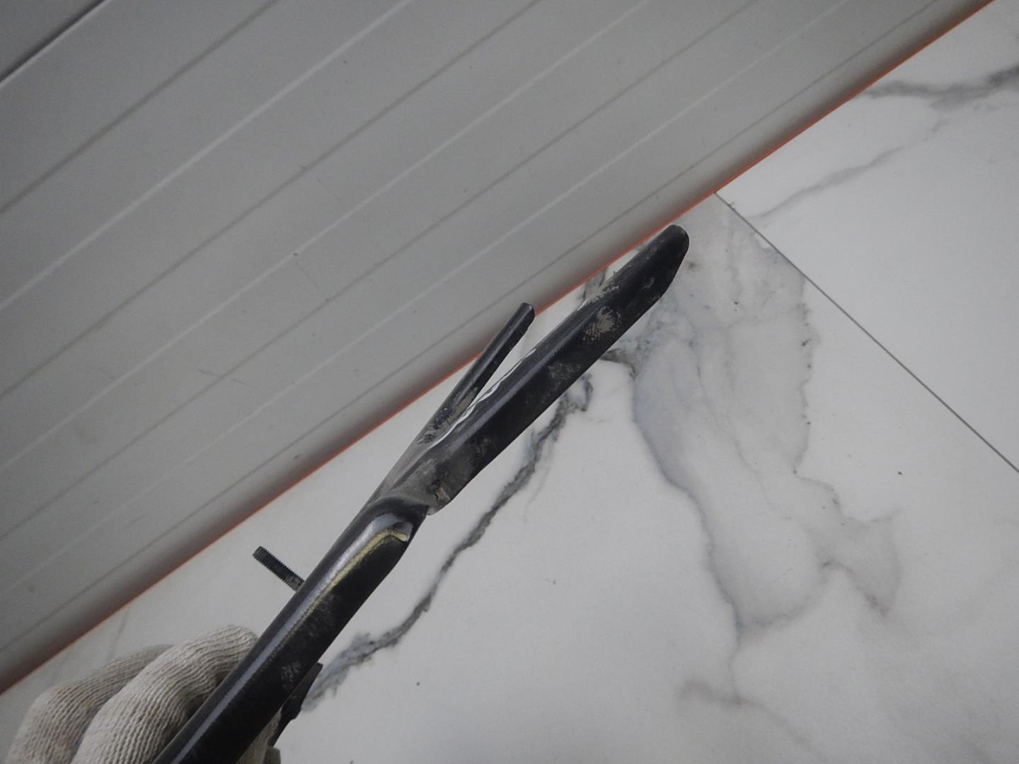 Кронштейн блока управления двигателем