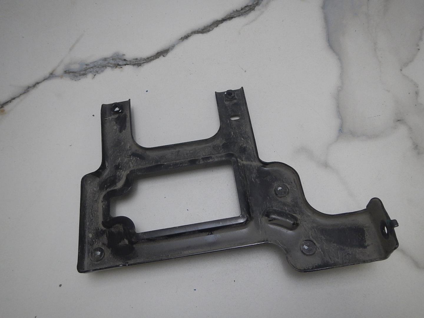 Кронштейн блока управления двигателем