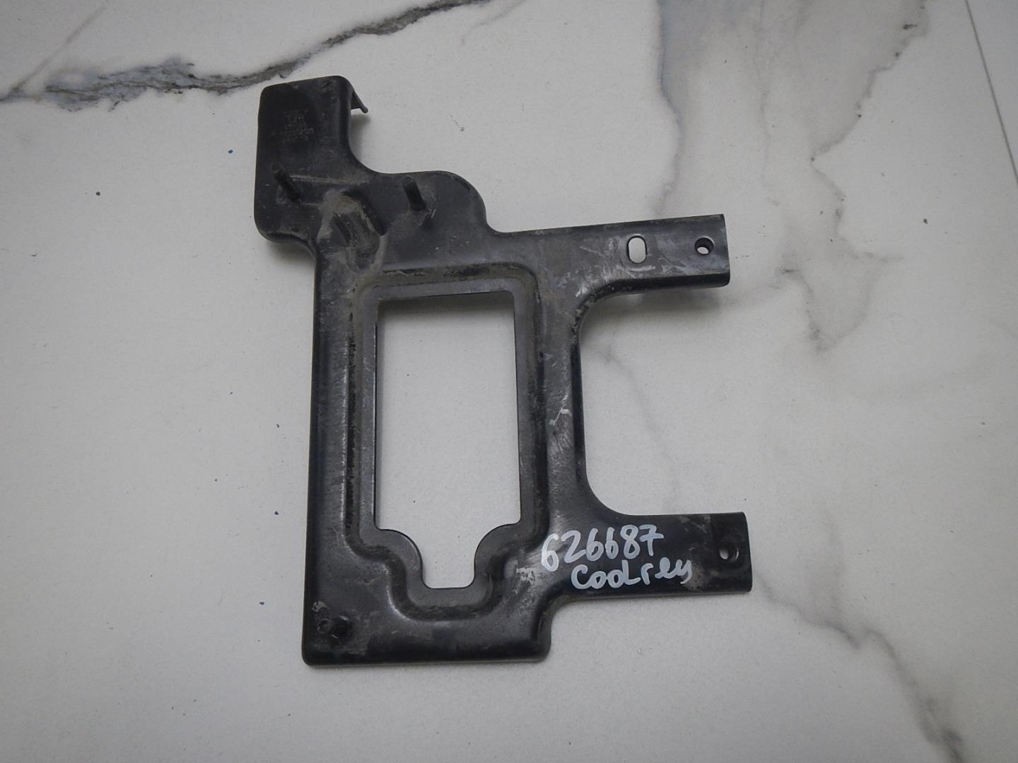 Кронштейн блока управления двигателем