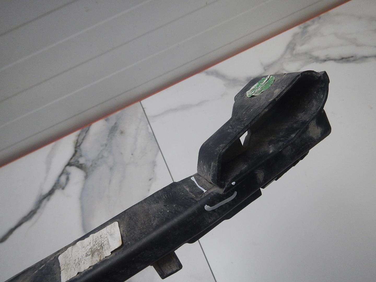 Кронштейн переднего бампера