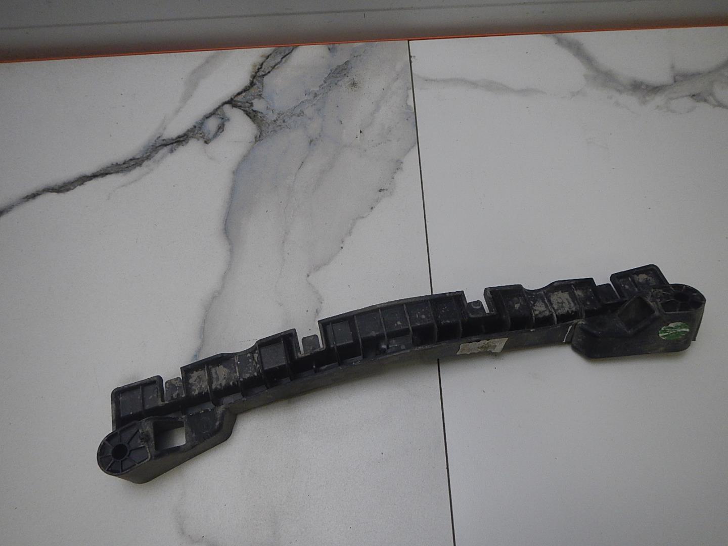 Кронштейн переднего бампера