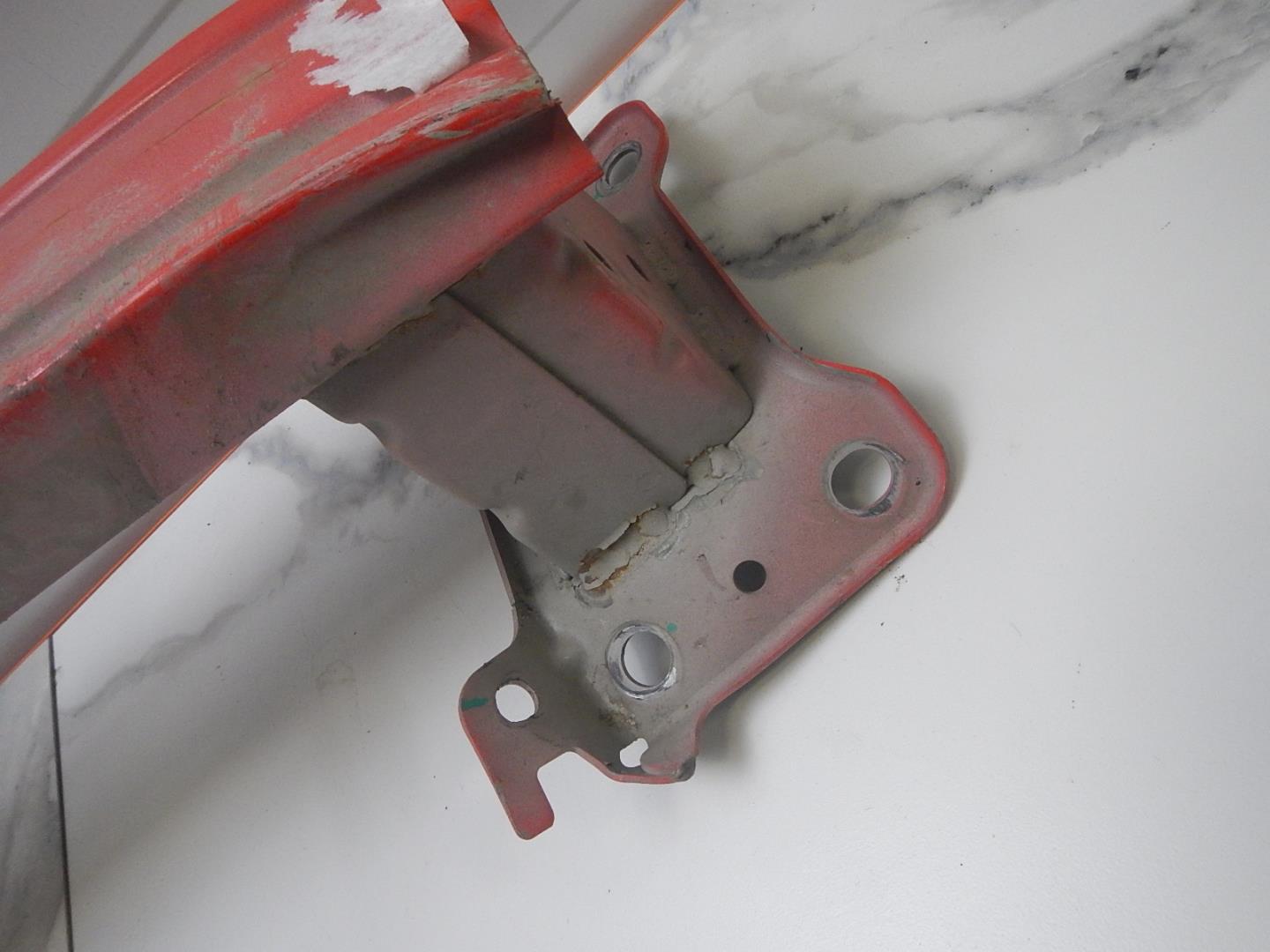 Усилитель переднего бампера