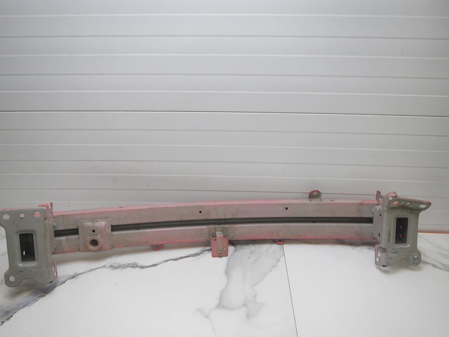 Усилитель переднего бампера