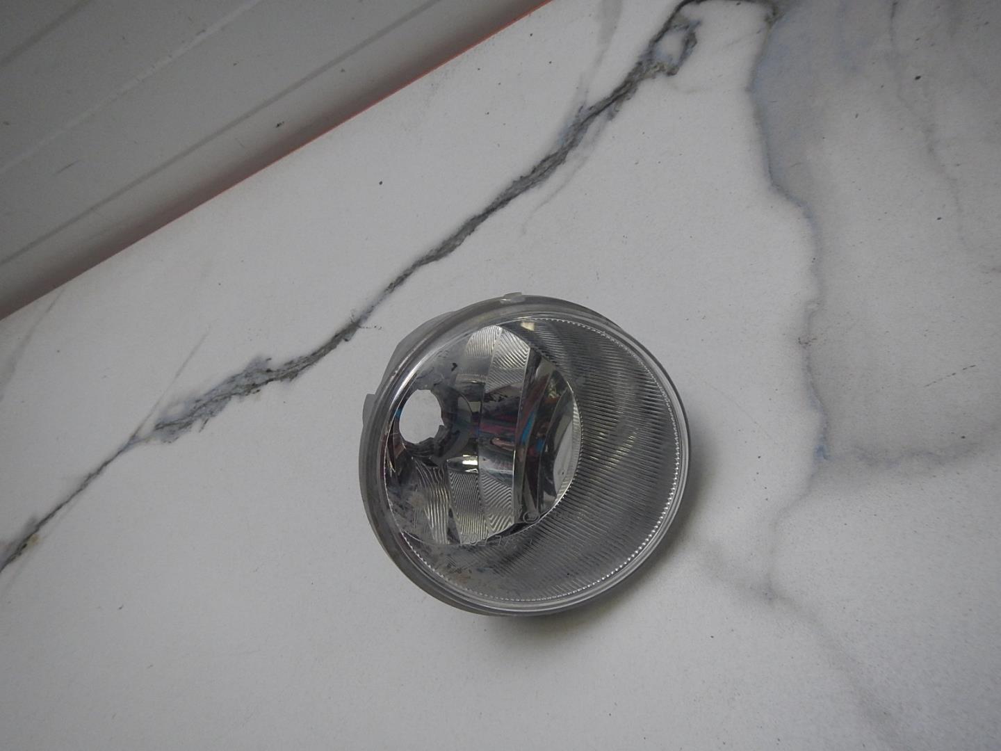 Фара противотуманная левая