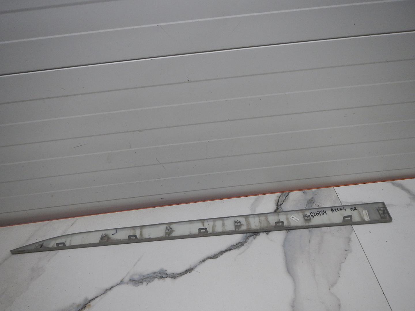 Молдинг передней правой двери