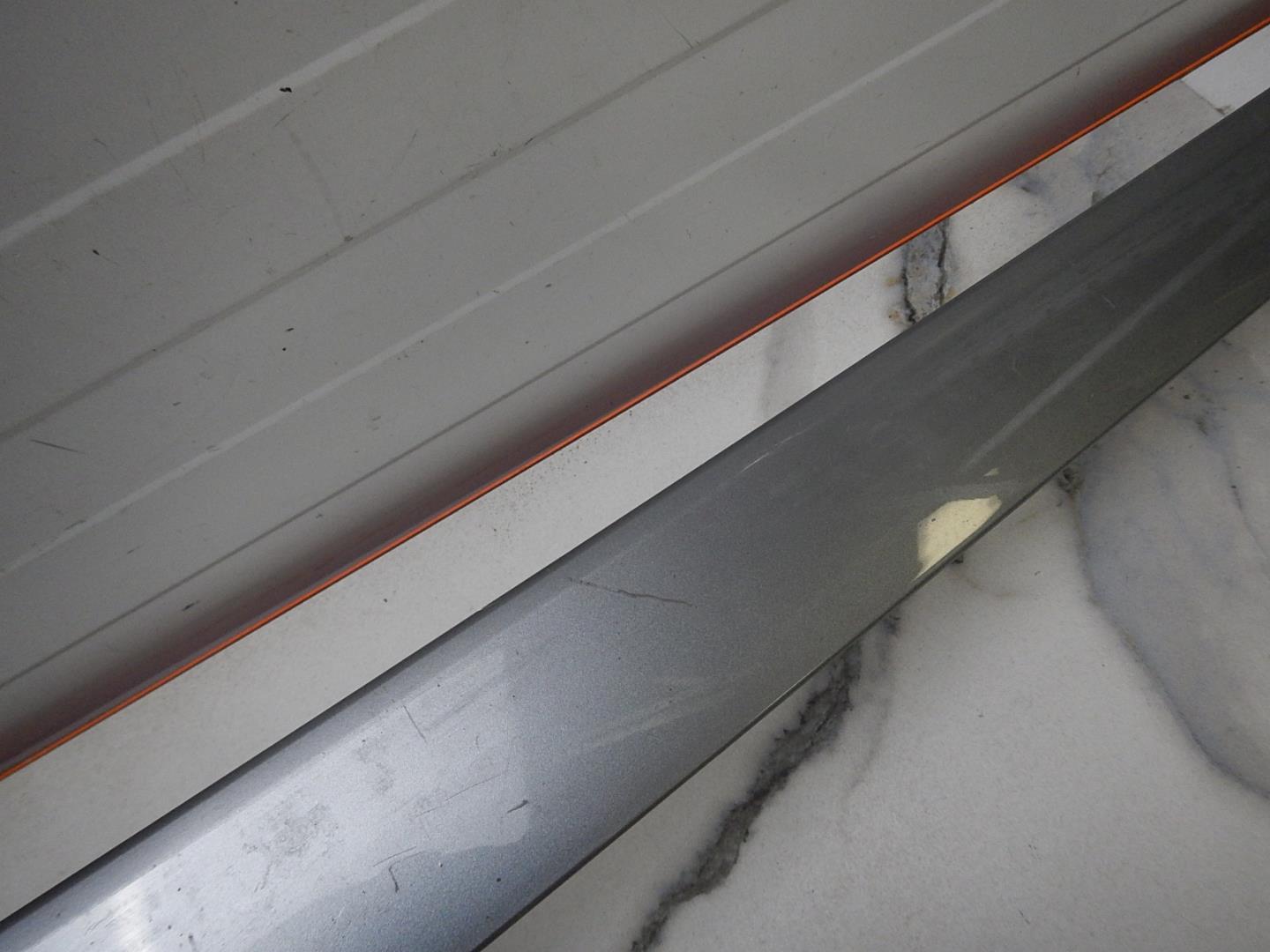 Молдинг передней правой двери