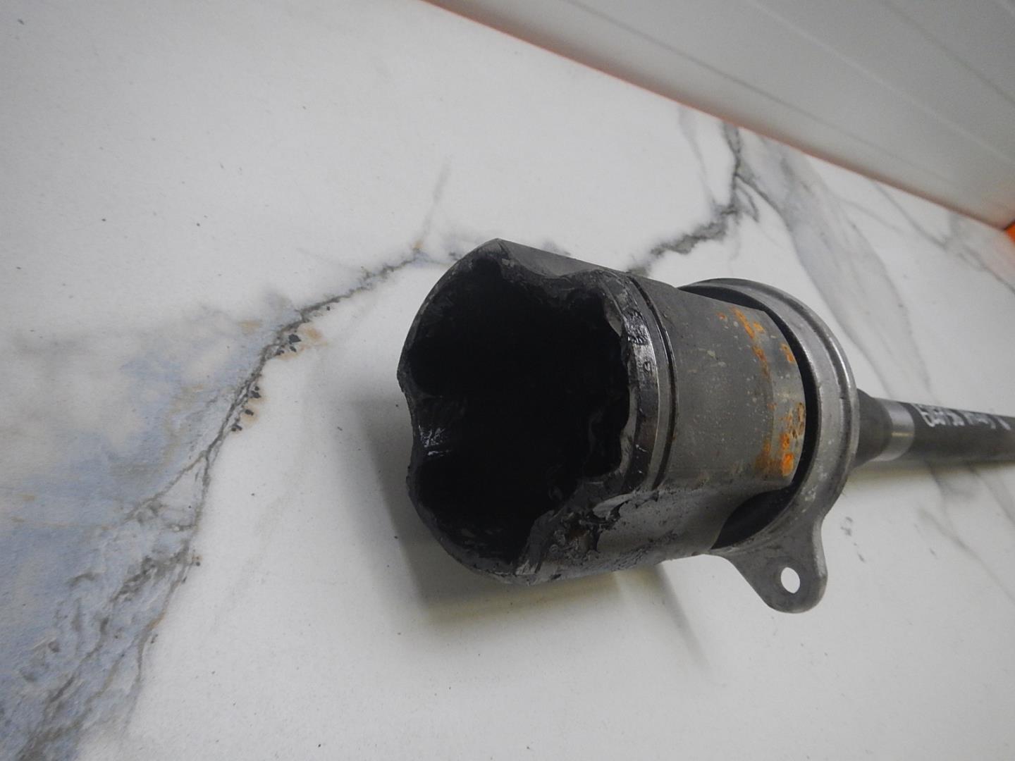 Полуось передняя правая