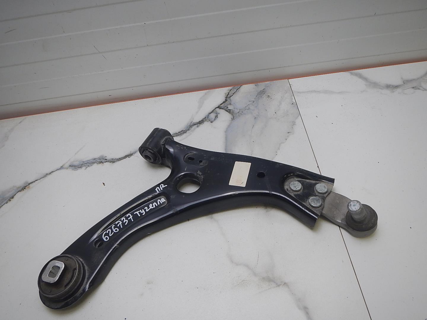 Рычаг передний правый
