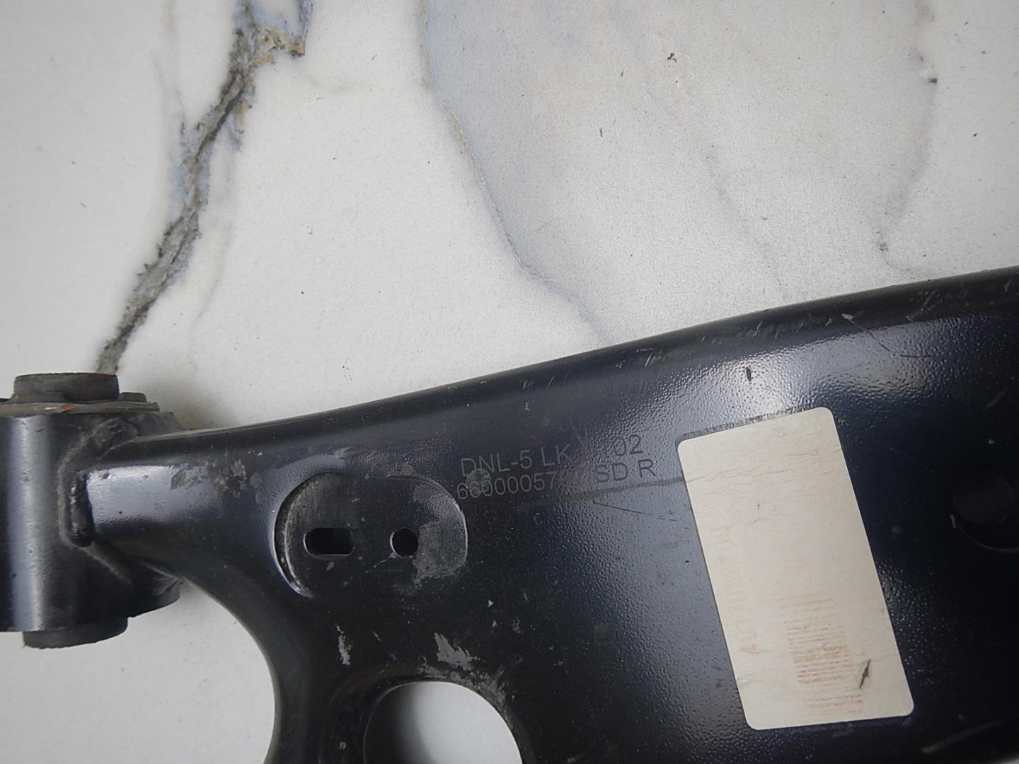 Рычаг передний правый