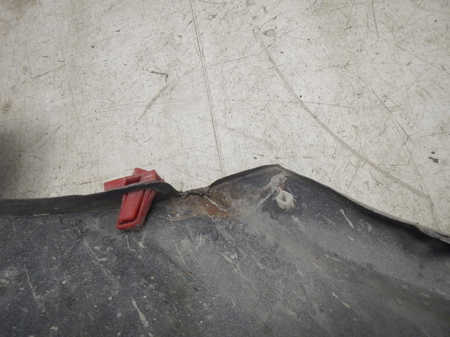 Крыло переднее левое