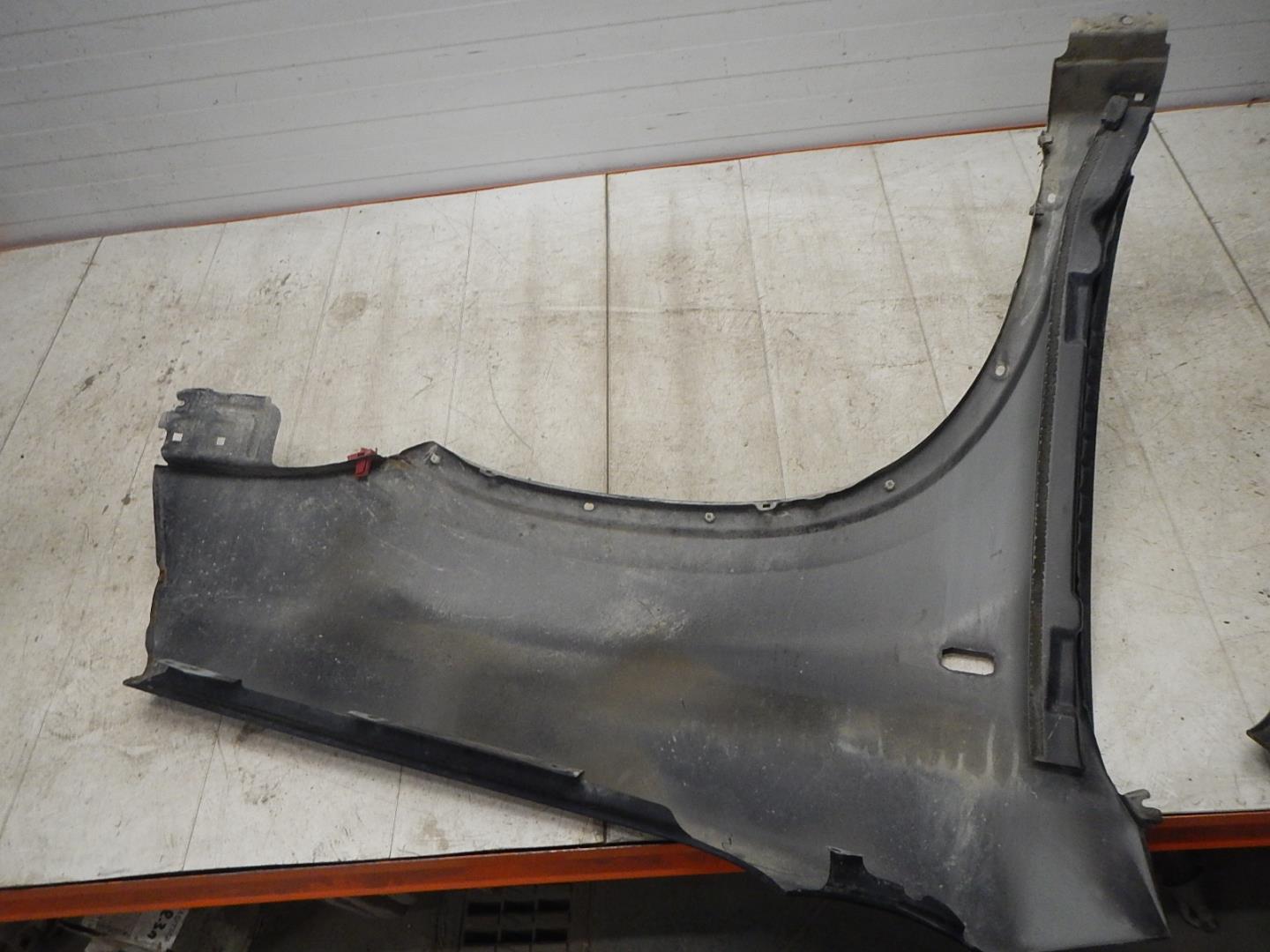 Крыло переднее левое