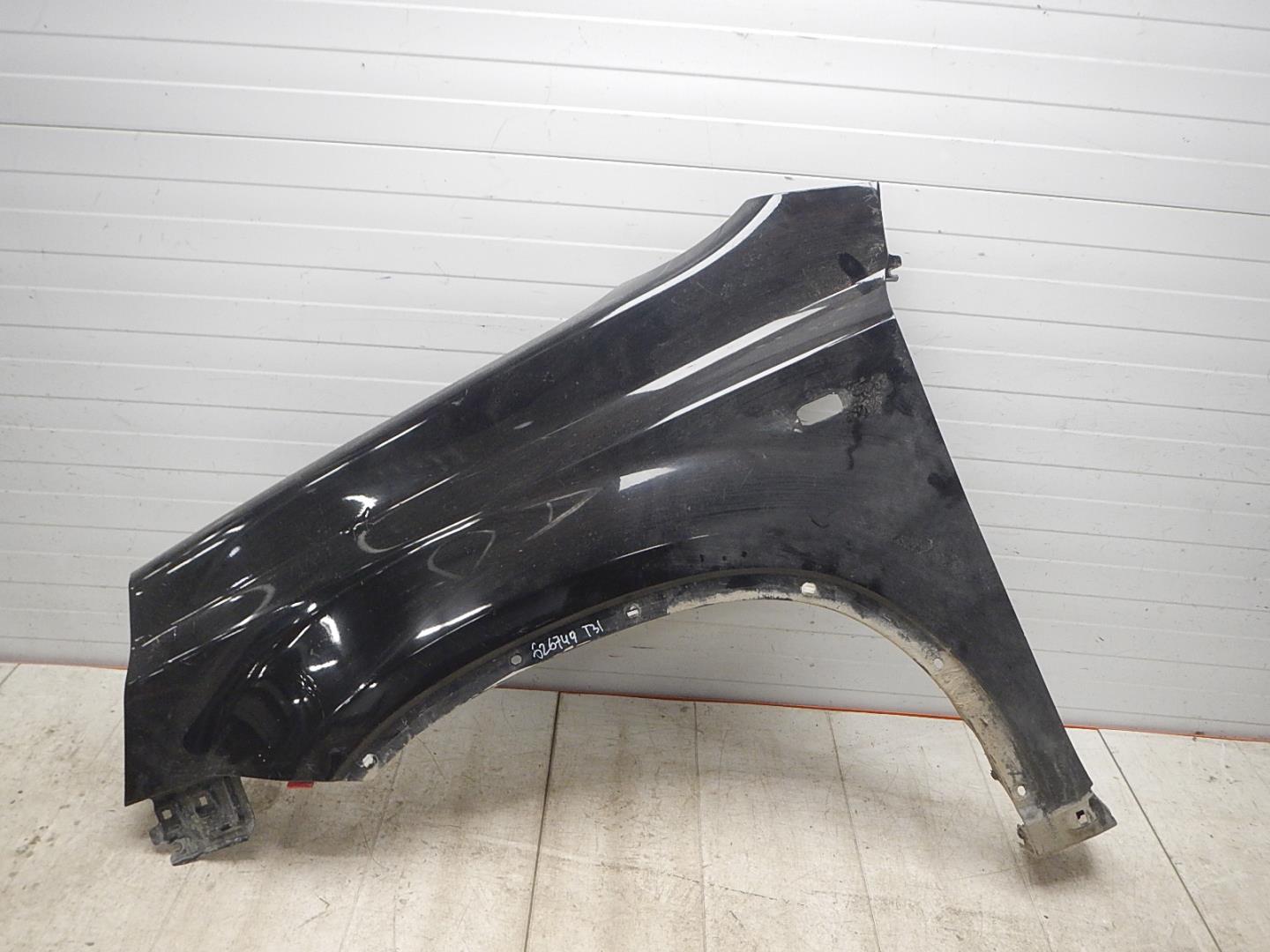 Крыло переднее левое