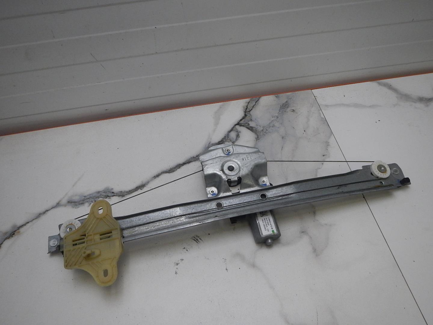 Стеклоподъемник электр. передний левый