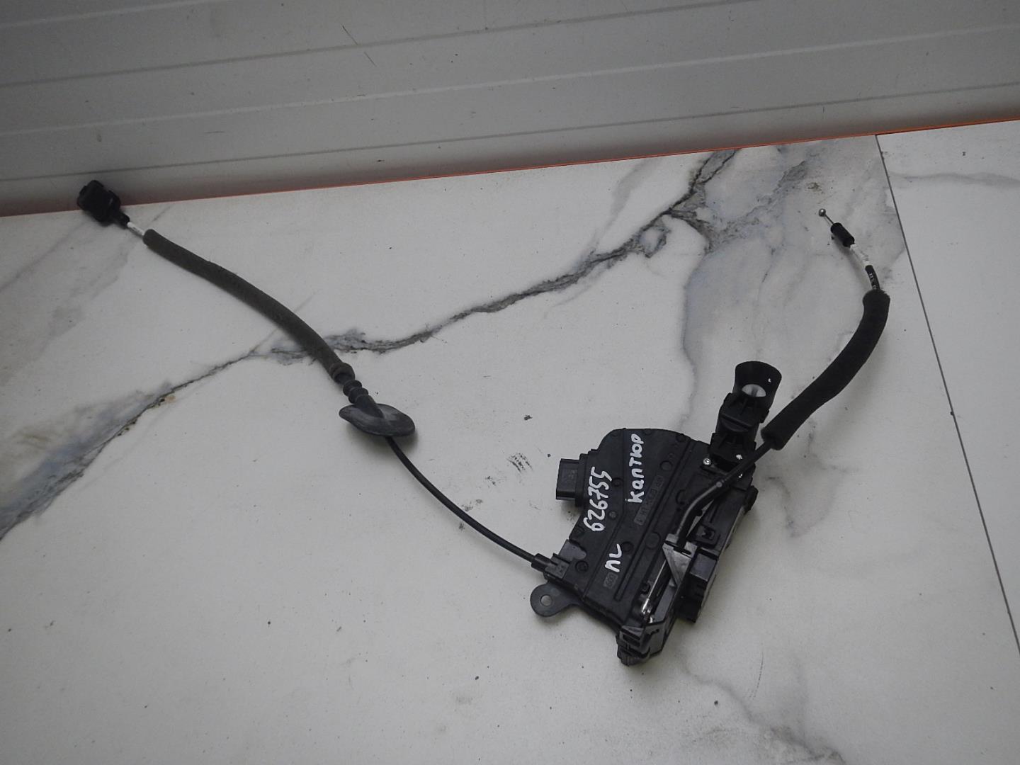 Замок двери передней левой