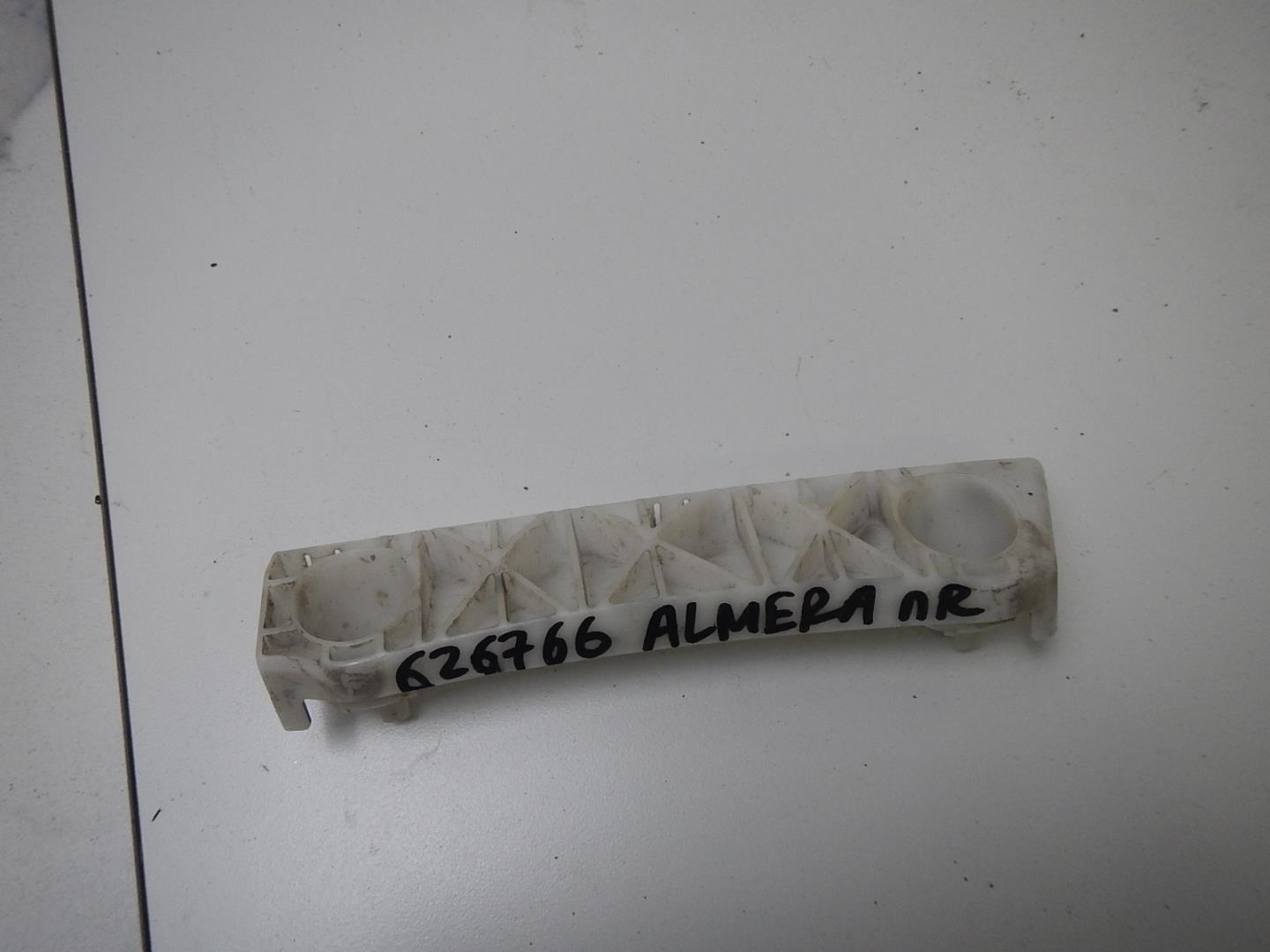 Кронштейн переднего бампера правый