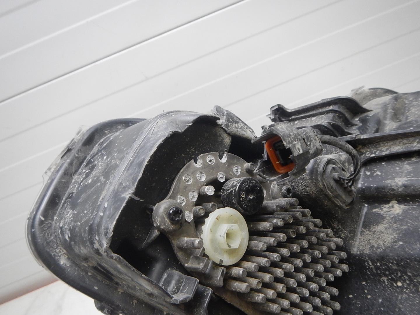 Фара дневного света правая (ходовые огни)