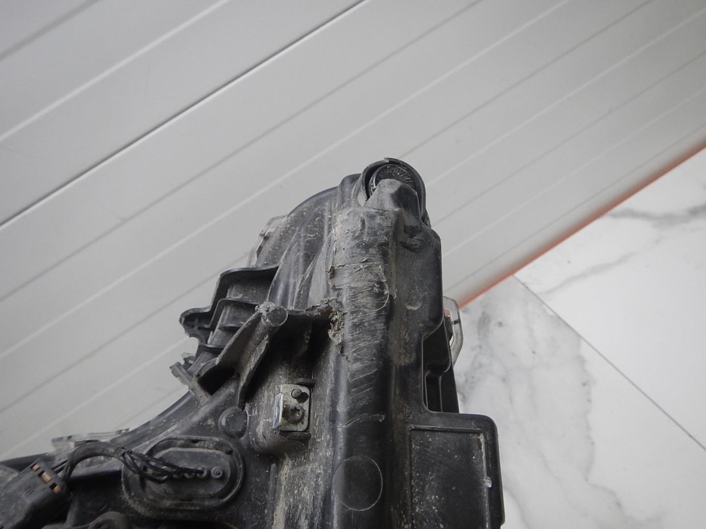 Фара дневного света правая (ходовые огни)