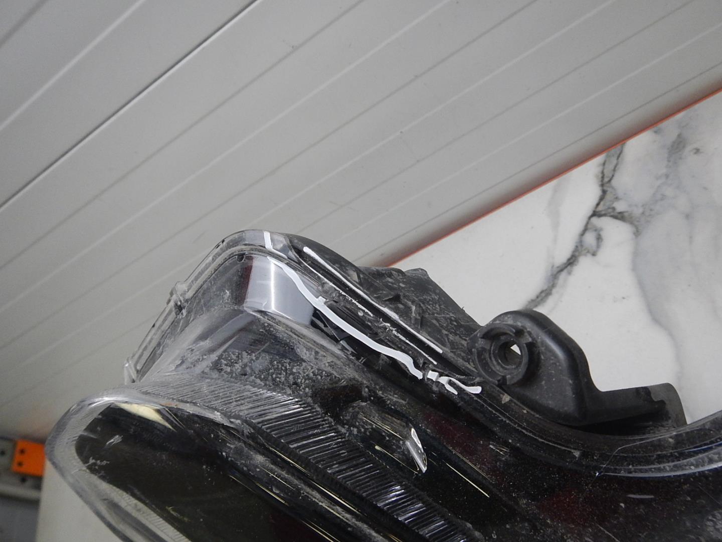 Фара дневного света правая (ходовые огни)