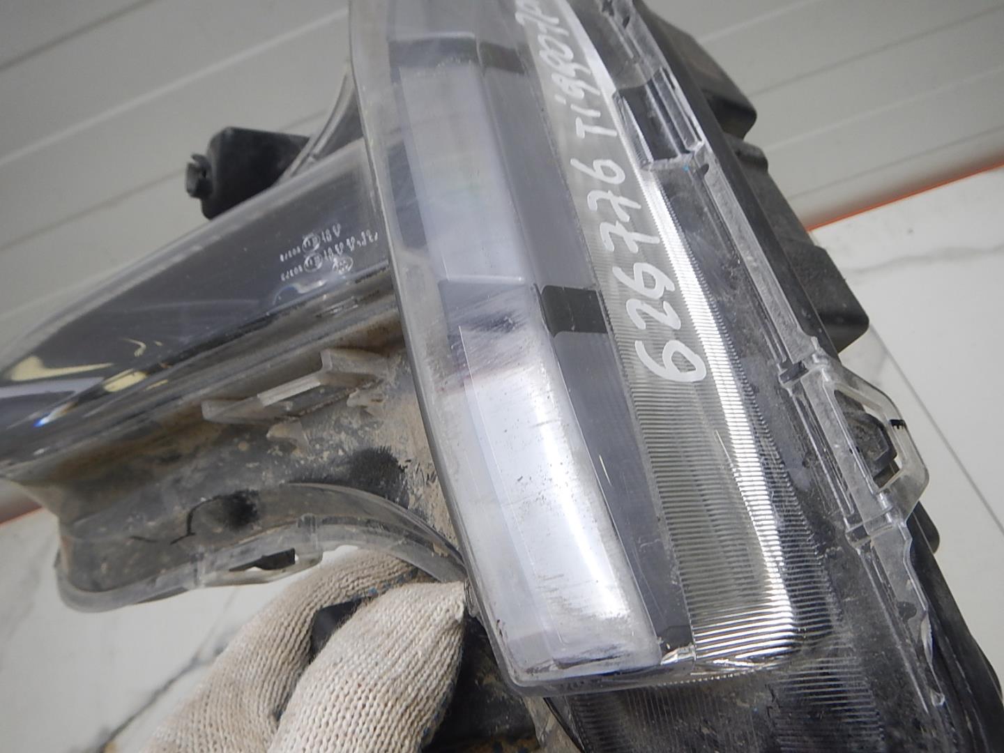 Фара дневного света правая (ходовые огни)