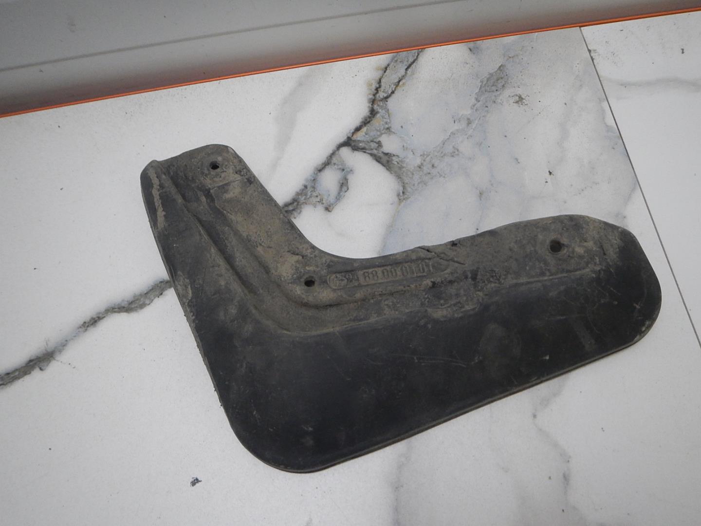 Брызговик передний левый