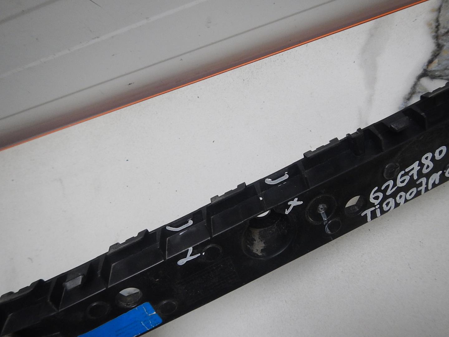 Кронштейн заднего бампера левый