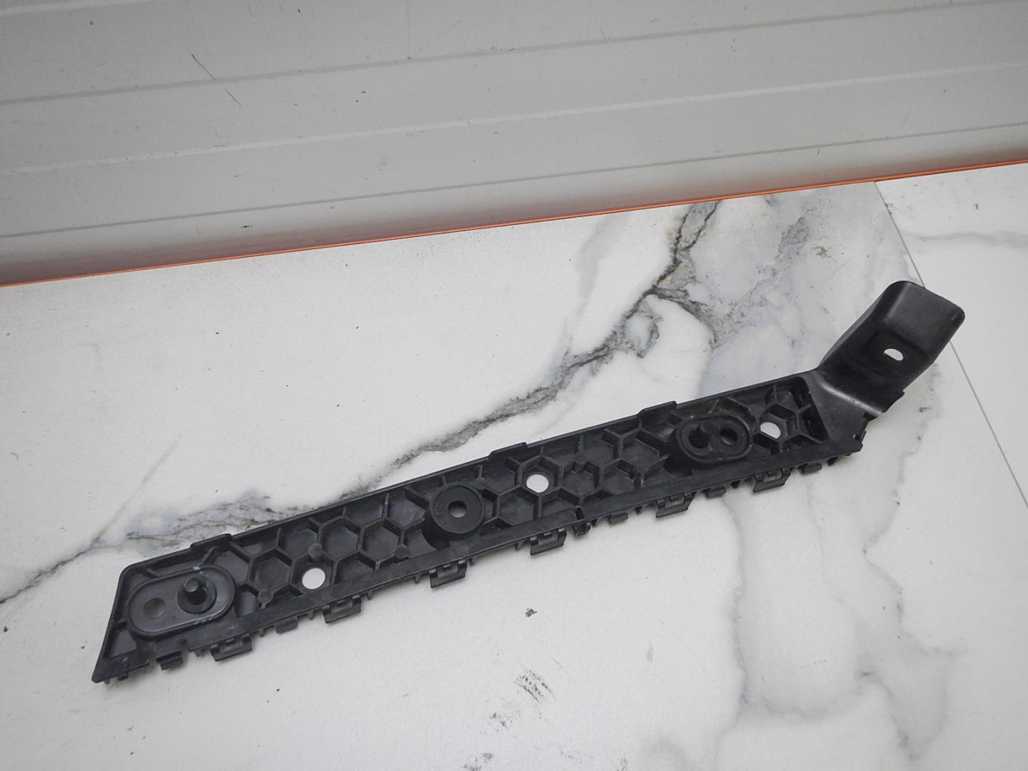 Кронштейн заднего бампера левый